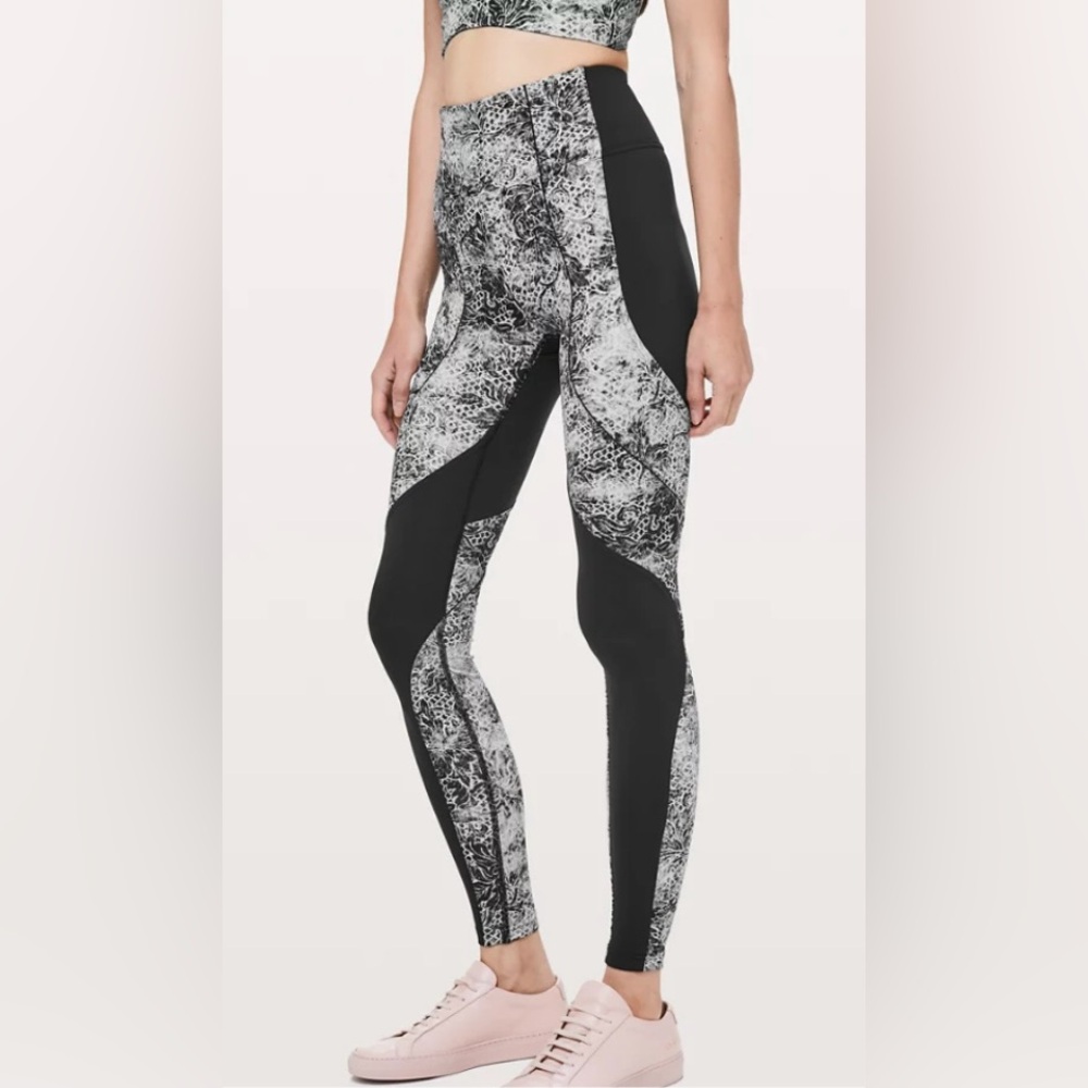 Black and white grayscale Sweat and Repeat Lululemon yoga pants, NWT, sz 8